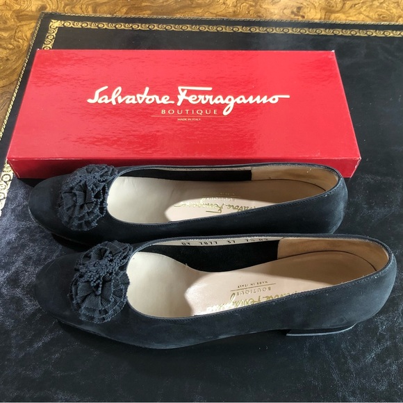 Salvatore Ferragamo FARFALLA NERO NABUCK Size 7 1/2 AA - Picture 9 of 15